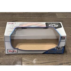 New Maisto 1:18 Scale Diecast Model Car Empty Box Special Edition